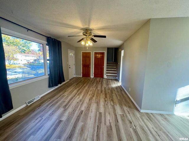 2207 18TH Street, Bettendorf, IA 52722