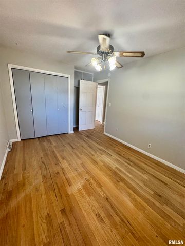 2207 18TH Street, Bettendorf, IA 52722