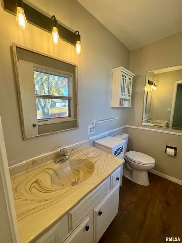 2207 18TH Street, Bettendorf, IA 52722