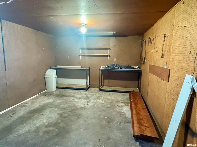 2207 18TH Street, Bettendorf, IA 52722