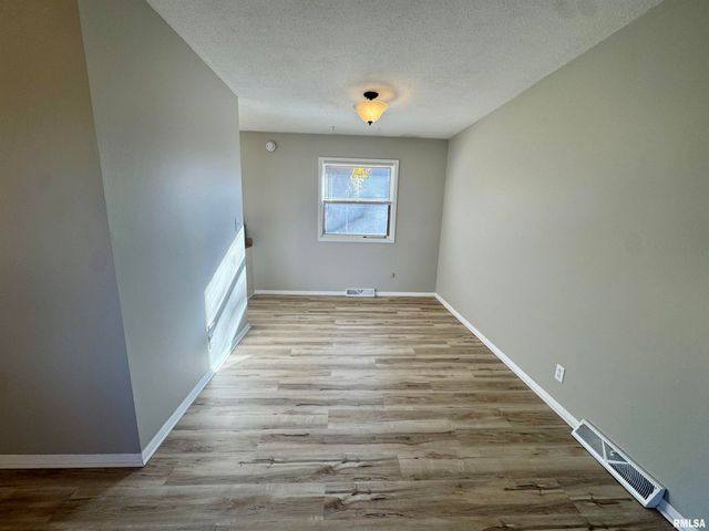 2207 18TH Street, Bettendorf, IA 52722