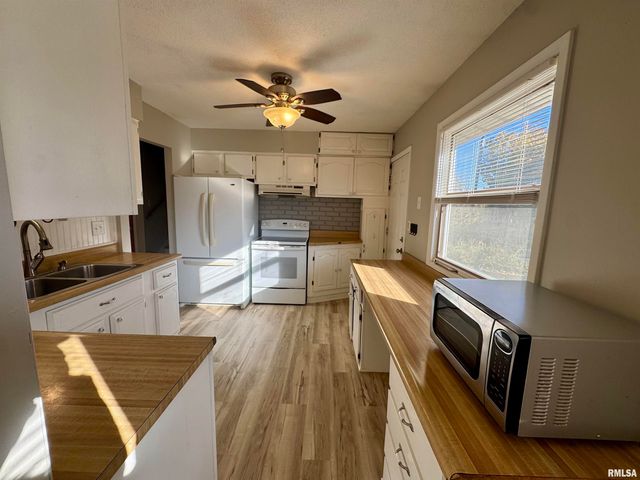 2207 18TH Street, Bettendorf, IA 52722