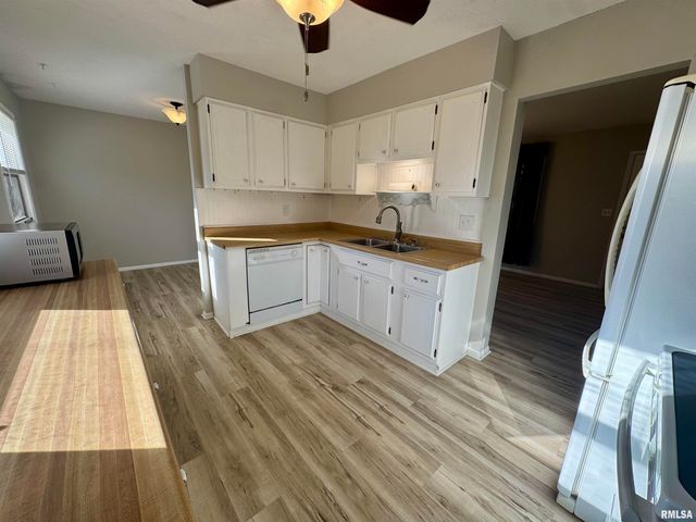 2207 18TH Street, Bettendorf, IA 52722