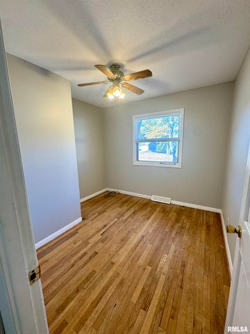 2207 18TH Street, Bettendorf, IA 52722