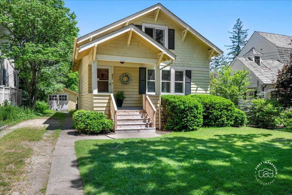 285 Forest Avenue, Glen Ellyn, IL 60137