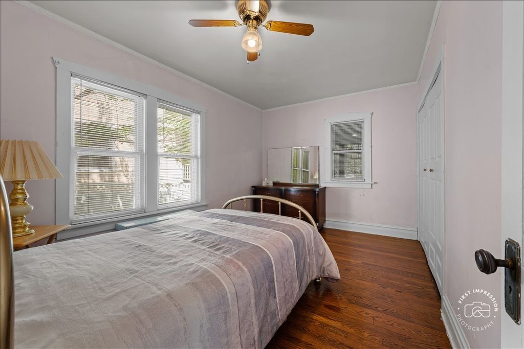 Image 11 of property listing at 285 Forest Avenue, Glen Ellyn, IL 60137