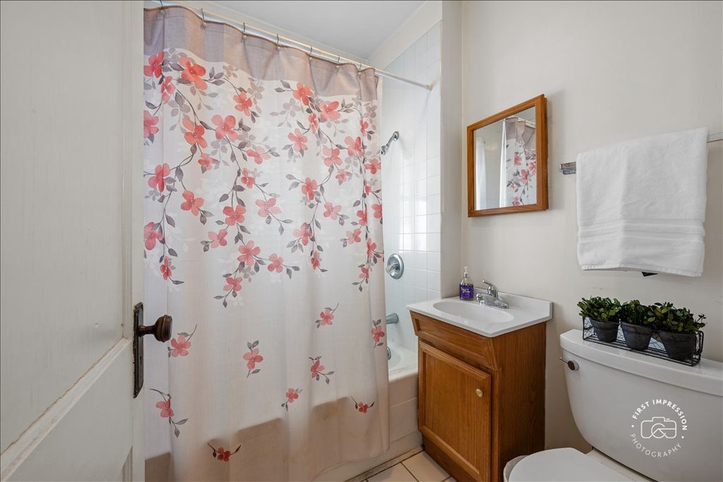 Image 12 of property listing at 285 Forest Avenue, Glen Ellyn, IL 60137