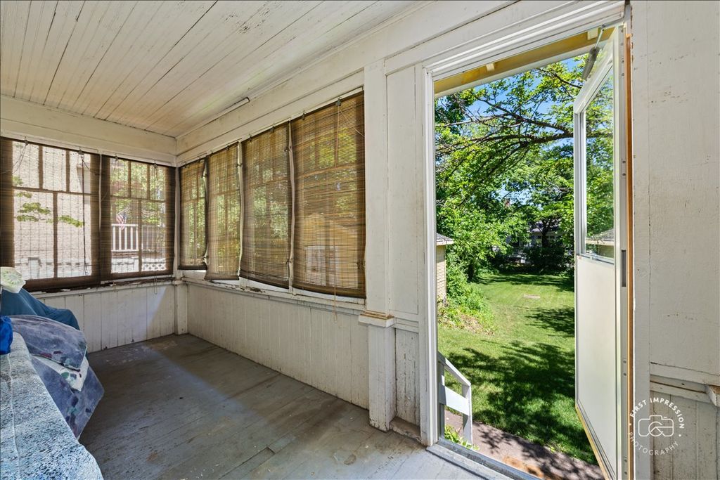 Image 14 of property listing at 285 Forest Avenue, Glen Ellyn, IL 60137