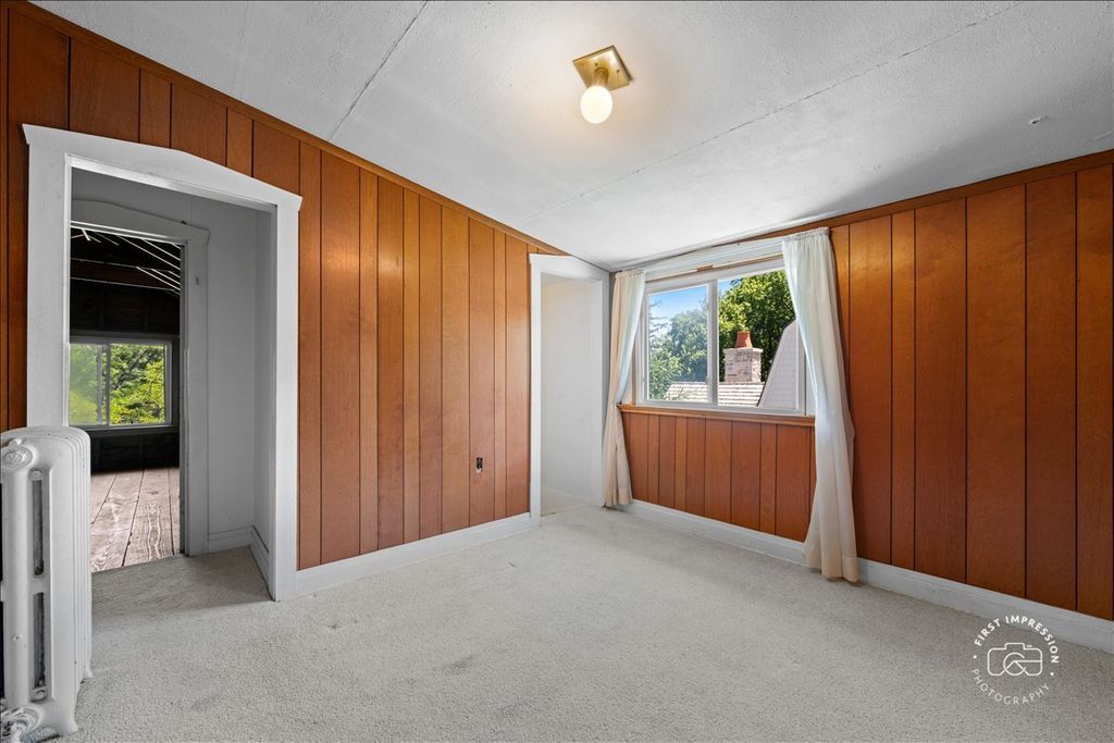 Image 15 of property listing at 285 Forest Avenue, Glen Ellyn, IL 60137
