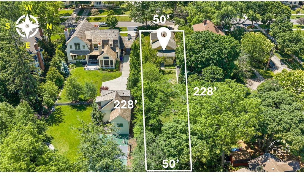 Image 3 of property listing at 285 Forest Avenue, Glen Ellyn, IL 60137