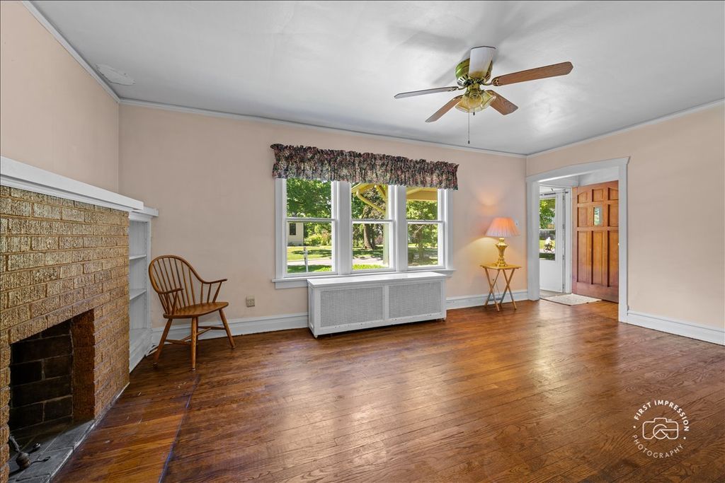 Image 6 of property listing at 285 Forest Avenue, Glen Ellyn, IL 60137