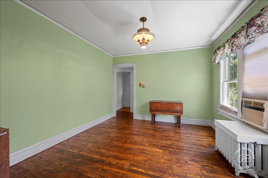 Image 7 of property listing at 285 Forest Avenue, Glen Ellyn, IL 60137