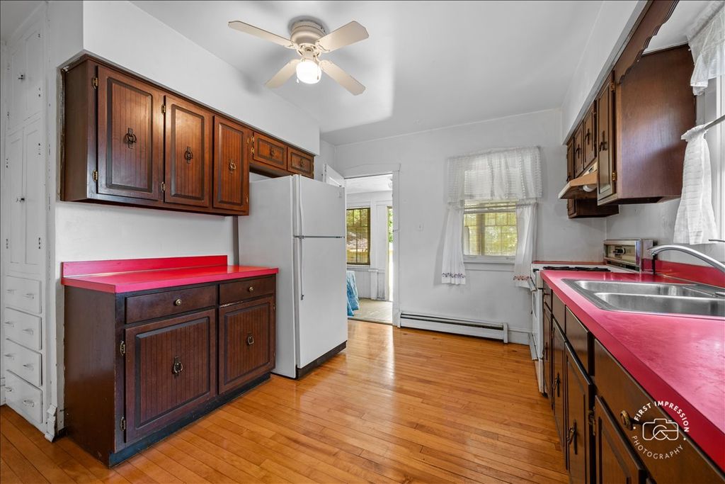 Image 8 of property listing at 285 Forest Avenue, Glen Ellyn, IL 60137