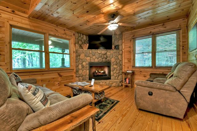 850 Mountain Lake Circle, Blue Ridge, GA 30513