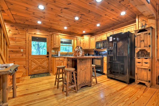 850 Mountain Lake Circle, Blue Ridge, GA 30513