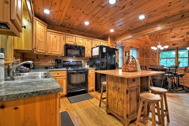 850 Mountain Lake Circle, Blue Ridge, GA 30513