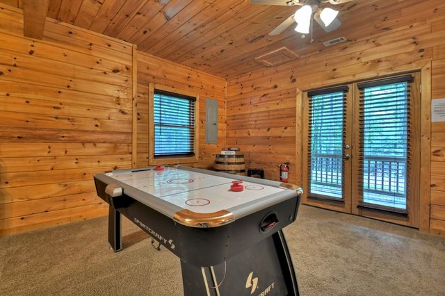 850 Mountain Lake Circle, Blue Ridge, GA 30513