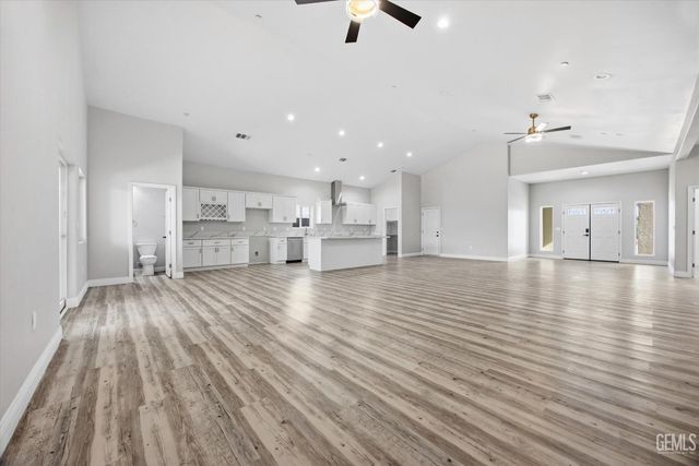 547 Shady Meadow Court, Bakersfield, CA 93308