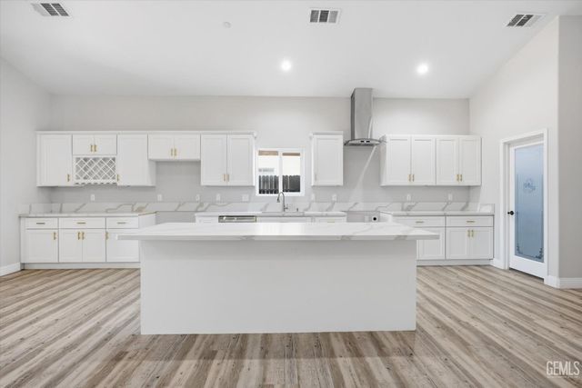 547 Shady Meadow Court, Bakersfield, CA 93308