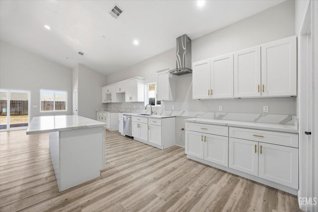 547 Shady Meadow Court, Bakersfield, CA 93308