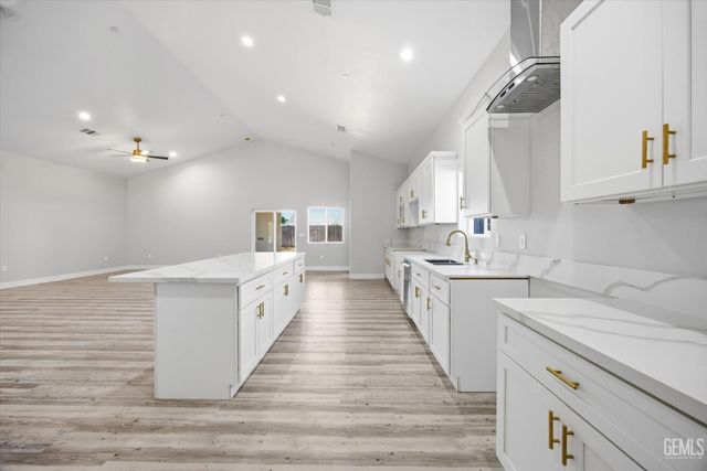 547 Shady Meadow Court, Bakersfield, CA 93308