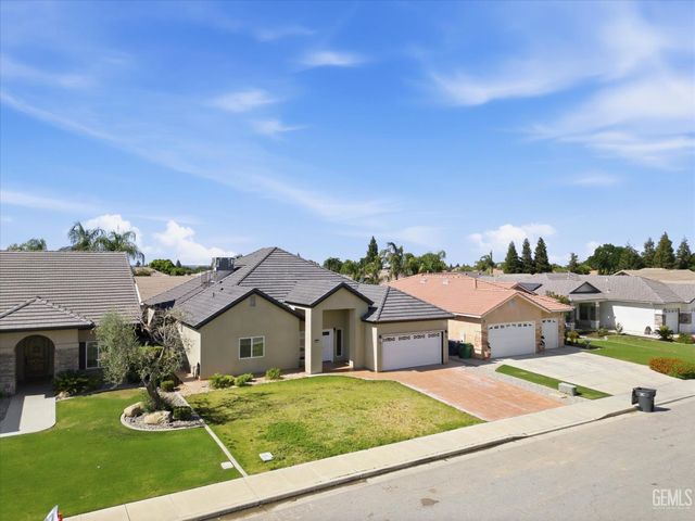 547 Shady Meadow Court, Bakersfield, CA 93308