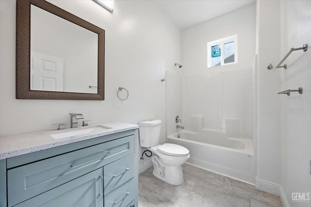 547 Shady Meadow Court, Bakersfield, CA 93308