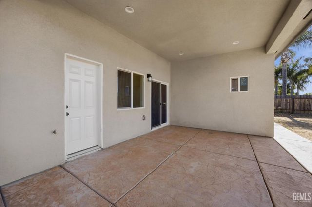 547 Shady Meadow Court, Bakersfield, CA 93308