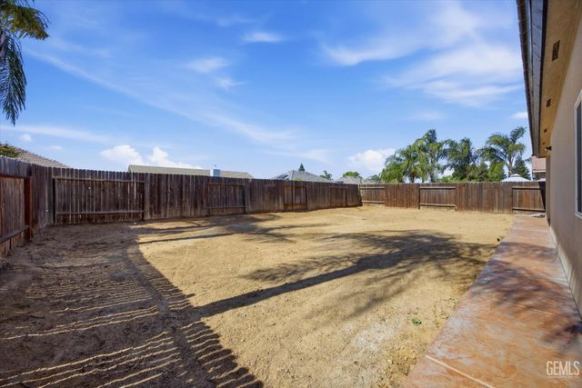 547 Shady Meadow Court, Bakersfield, CA 93308