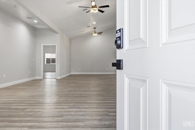 547 Shady Meadow Court, Bakersfield, CA 93308