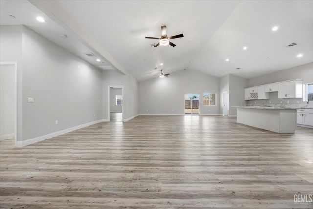 547 Shady Meadow Court, Bakersfield, CA 93308