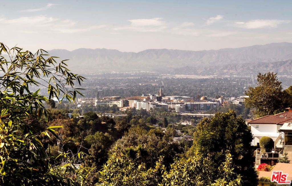 Image 1 of property listing at 7265 Caverna Drive, Los Angeles, CA 90068