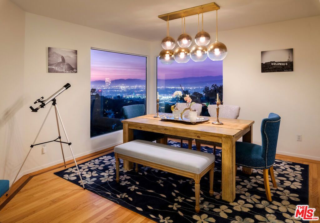 Image 28 of property listing at 7265 Caverna Drive, Los Angeles, CA 90068