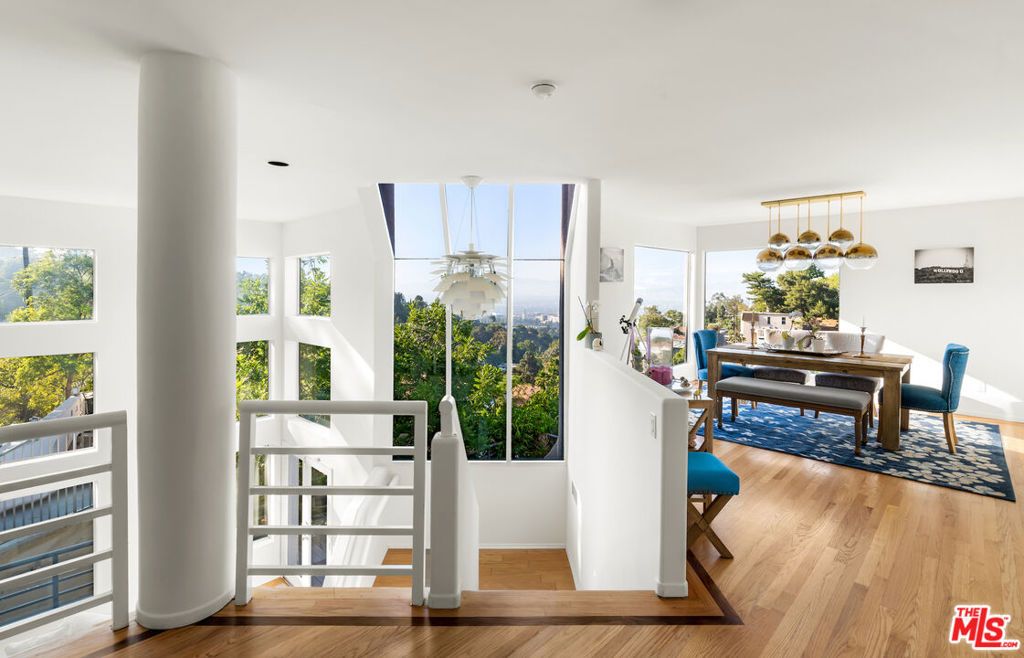 Image 4 of property listing at 7265 Caverna Drive, Los Angeles, CA 90068