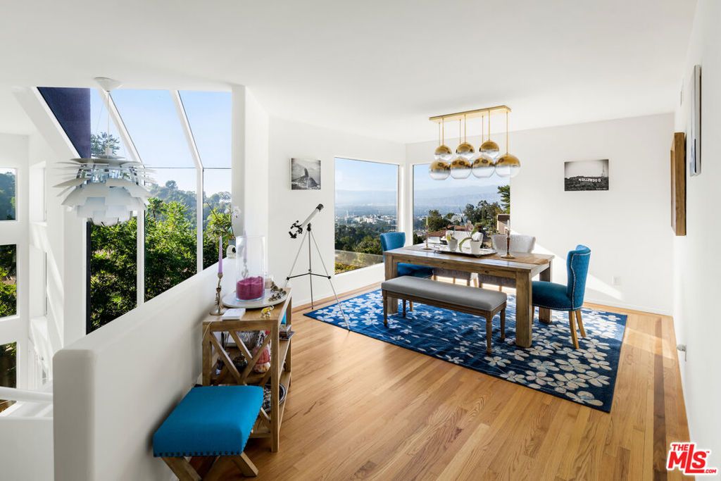 Image 5 of property listing at 7265 Caverna Drive, Los Angeles, CA 90068