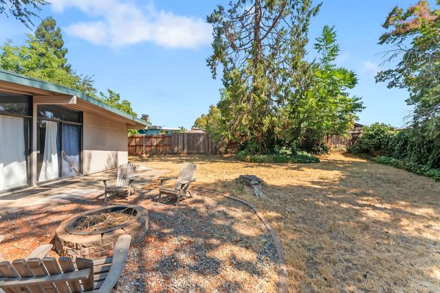 4532 Foster Way, Carmichael, CA 95608