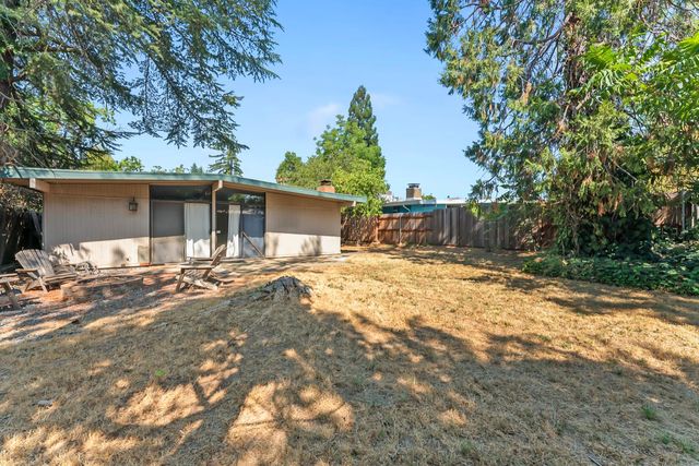 4532 Foster Way, Carmichael, CA 95608