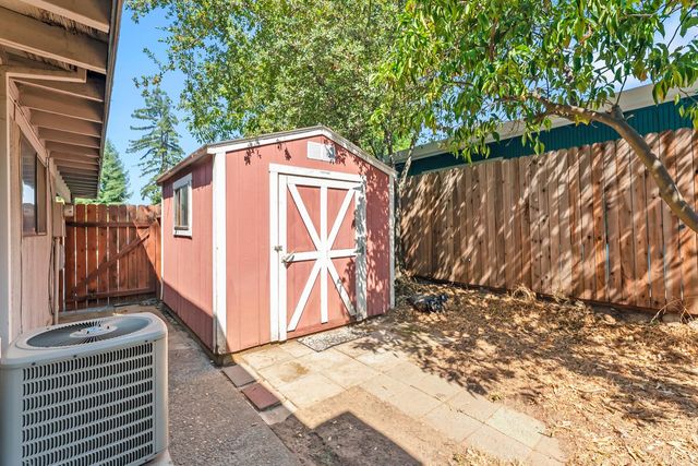 4532 Foster Way, Carmichael, CA 95608