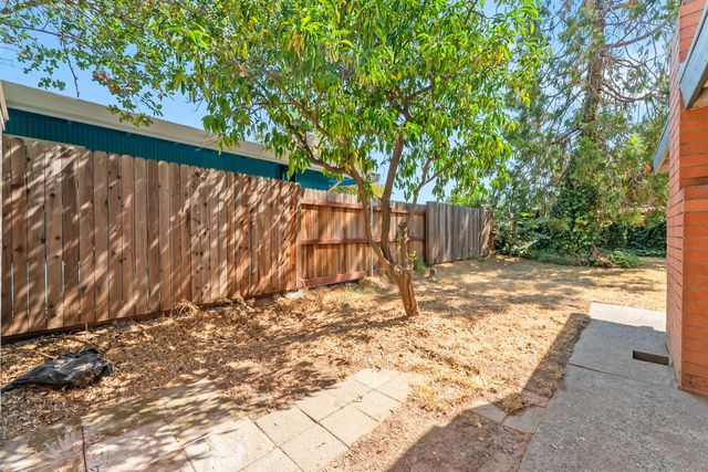 4532 Foster Way, Carmichael, CA 95608