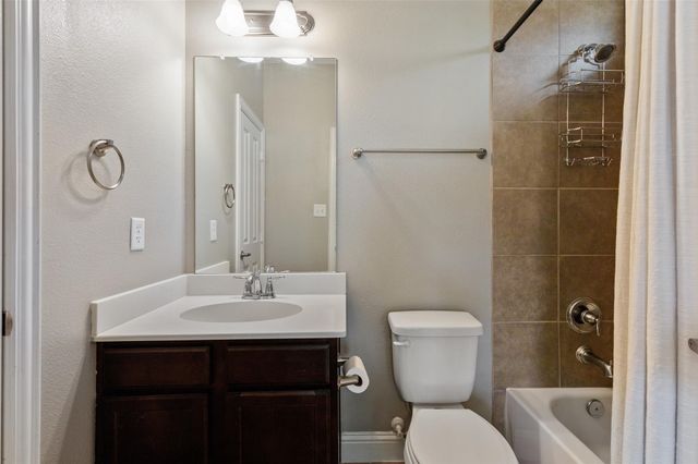 512 Highpark Court, Lake Dallas, TX 75065