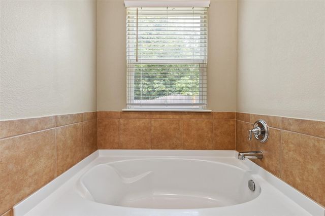 512 Highpark Court, Lake Dallas, TX 75065