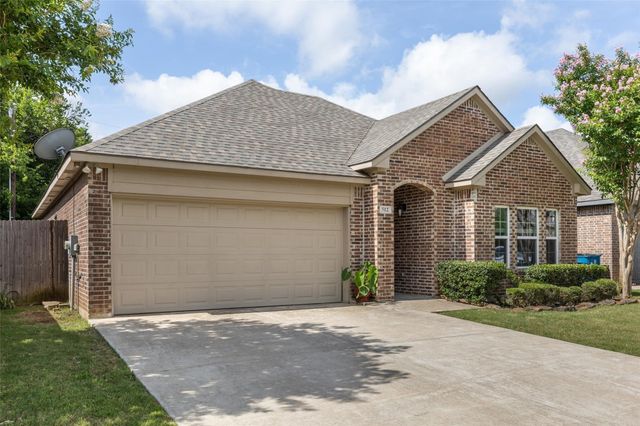 512 Highpark Court, Lake Dallas, TX 75065