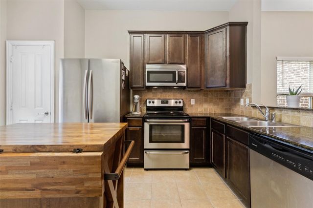 512 Highpark Court, Lake Dallas, TX 75065