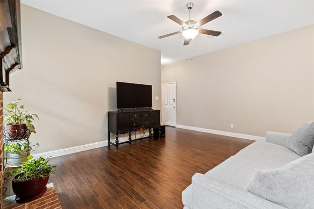 512 Highpark Court, Lake Dallas, TX 75065