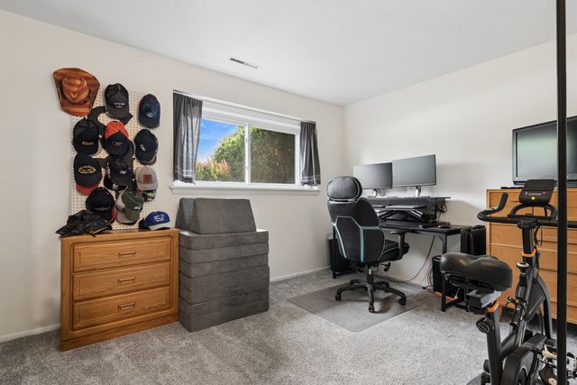 930 Camelot Drive, Crystal Lake, IL 60014