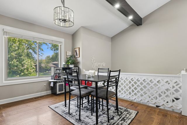 930 Camelot Drive, Crystal Lake, IL 60014
