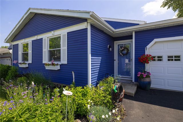 52 Constance Way East, Greece, NY 14612