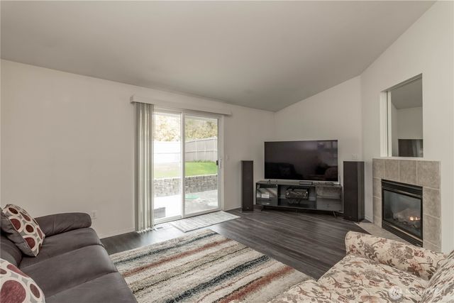 8119 117th Street Ct E, Puyallup, WA 98373