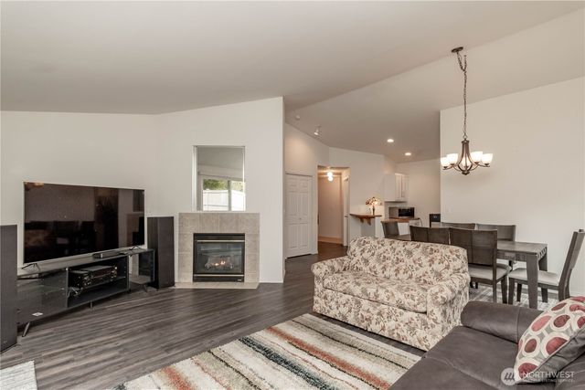 8119 117th Street Ct E, Puyallup, WA 98373