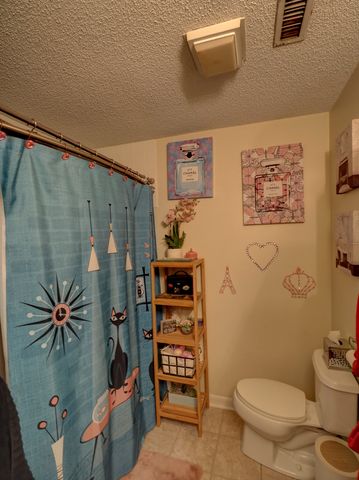 212 Sterling Village 212, Meriden, CT 06450